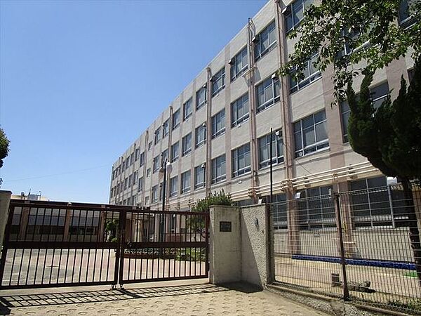 名古屋市立玉川小学校　【校訓】明るく　強く　美しく【教育目標】仲良く、元気な玉川っ子ホームページには写真付きのブログのように日々の様子をUPしており、開放的な小学校ですね。 1140m
