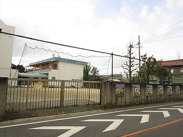 戸田幼稚園【教育方針】・健康でかつ安全な生活ができるようにする・集団の中で自主的に行動できるようにする・誰とでも仲良く遊び、仲間作りに進んで参加できるようにする 330m