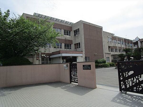 名古屋市立長良中学校　1学年7から8学級ある規模の大きな学校です。部活動が熱心ですが、しっかり情報が公開されており、ＨＰに部活動一覧が掲載されており、部活にかかる費用なども詳しくわかります。 890m