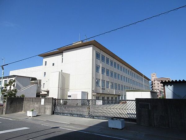 名古屋市立高杉中学校　西中島小学校、中島小学校の2小学校です。ＨＰには校長日記が更新されていて、学校の行事の様子がとてもよく伝わります。 210m
