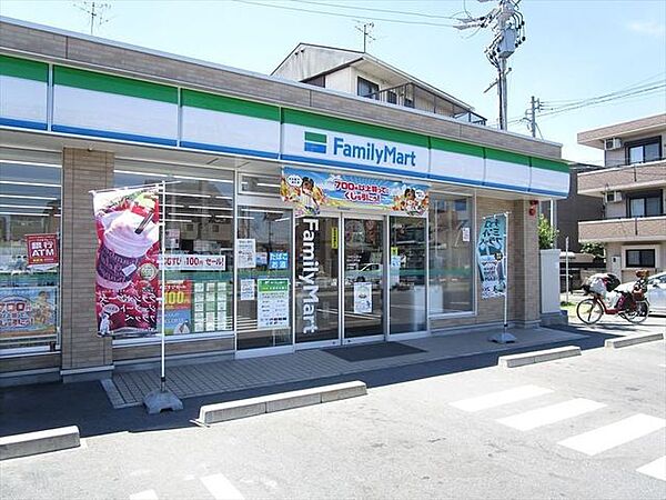 ファミリーマート中川ときわ店【営業時間】24時間営業スローガンは「Fun＆Fresh」。驚きやワクワク感を与えるべく、商品改革に取り組んでいる。（電子マネー利用可　ＡＴＭあり　ネット通販あり）Vポ…