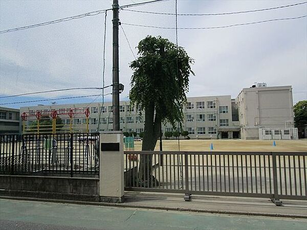 名古屋市立昭和橋小学校　【学校目標】児童一人一人の可能性の伸長と望ましい人格の形成【努力点】「たい」のいる授業を目指して～自ら学ぶ昭和橋っ子の育成～ 350m
