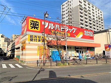 ツルハドラッグ 尾頭橋店 【営業時間】09:00~22:00※店舗営業時間と要指導医薬品・第一類医薬品・緊急避妊薬・医療用抗原検査キット(COVID-19)の販売時間とは異なります。 180m