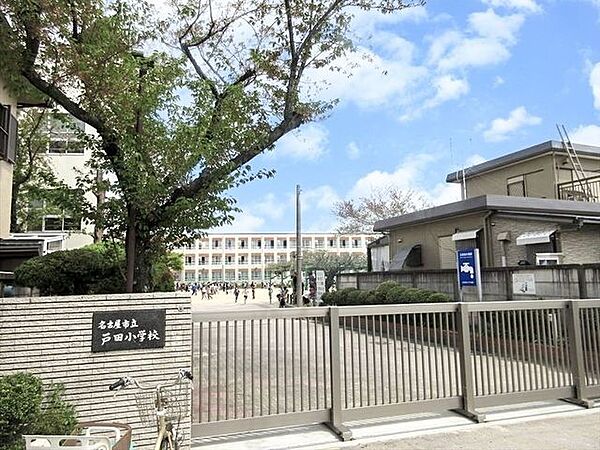 名古屋市立戸田小学校　【教育目標】仲よくする子　進んで学ぶ子　ねばり強い子【努力点】「ことばの力」を高める国語学習～進んで語彙を増やそうとする子を目指して「言葉の木」の葉っぱを増やそう～ 670m
