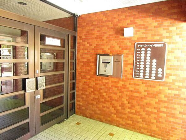 防犯面でも嬉しいオートロック付き。お部屋のインターホンでロックを解除することが出来ます。