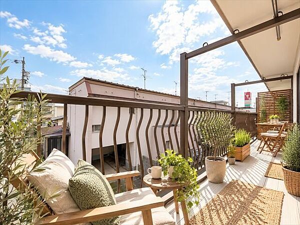 広さのあるバルコニーで洗濯物もたっぷり干せます。日々の家事が快適に。