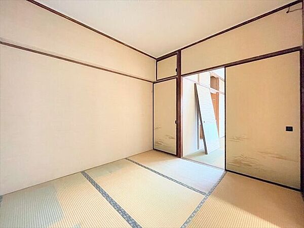 柔らかであたたかな感触の畳はほどよく湿気を吸ってくれるので、直接肌に触れても快適です。お昼寝の場所にも最適です。