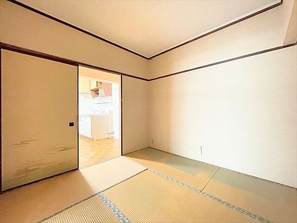 落ち着いた雰囲気の和室。