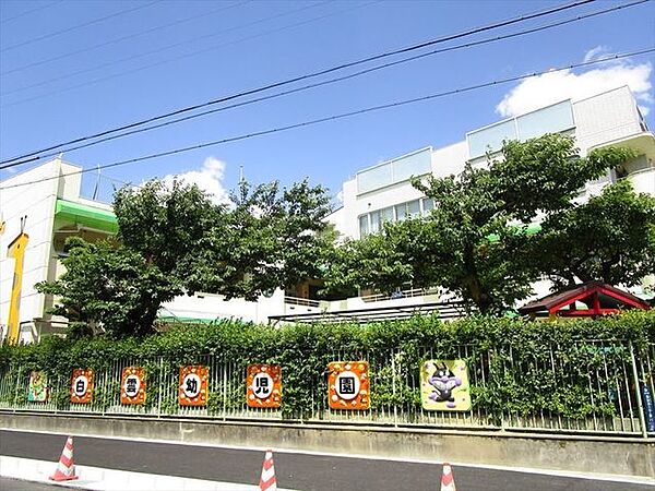 白雲幼児園年長児には鼓笛等の情操面、年中児には大根掘り等自然とのふれあい、年少児には遊びを中心にした社会性、乳児保育には年齢に合わせた給食の献立、園外保育等を行っています。 320m