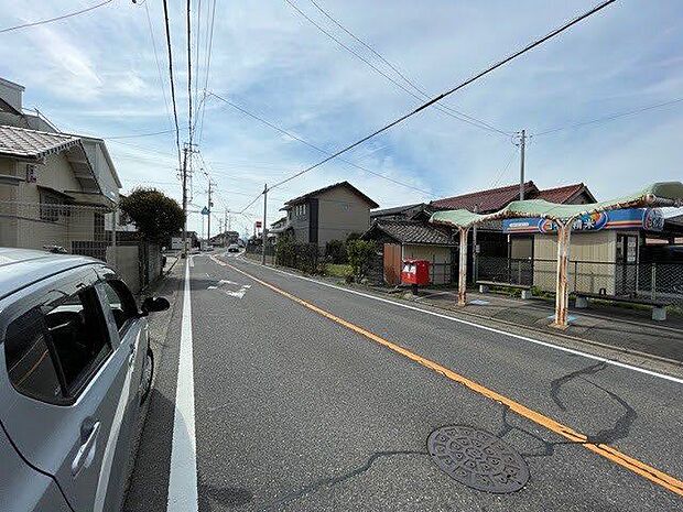 Mikawaya 生鮮館まで徒歩4分(約280m)V・drug中川富田店まで徒歩13分(約980m)お買い物へすぐにいくことができますね◎