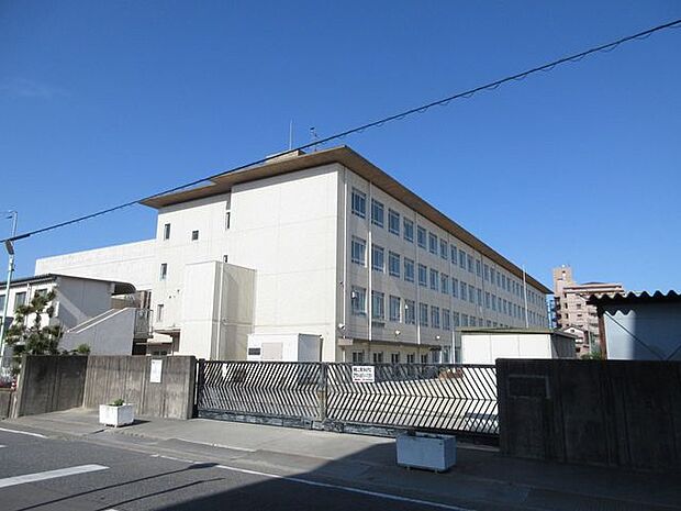 名古屋市立高杉中学校　西中島小学校、中島小学校の2小学校です。ＨＰには校長日記が更新されていて、学校の行事の様子がとてもよく伝わります。 790m