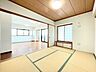 和室：6帖和室：11.2帖リビングと隣接しています◎