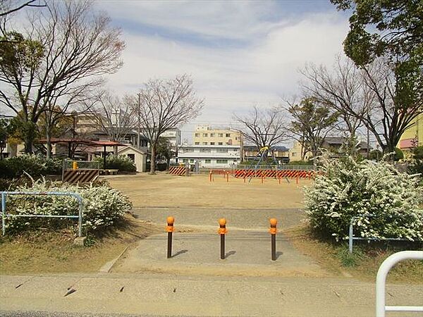 北宮公園　春田幼稚園・春田小学校の近くにあります。 380m