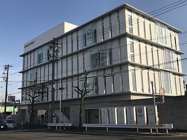 メディコート総合医療モール 1階　かりん薬局氷室調剤センター2階　三浦クリニック3階　てらだアレルギーこどもクリニック3階　なみき通り歯科4階　にじこころのクリニック4階　かとう眼科クリニック…
