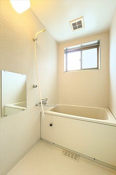 小窓があるのですぐに換気できちゃいます◎