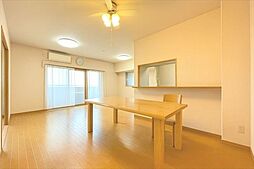サンマンションアトレ高畑 4LDKのリビング/ダイニング