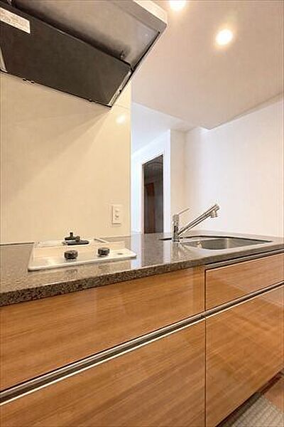 カウンターキッチンを採用したことで、リビング・ダイニングとの一体感を感じることが出来ます。