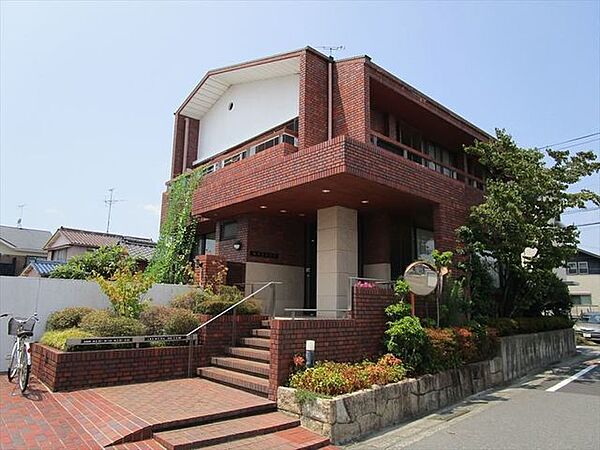 磯貝歯科医院　【受付時間】月～水・金曜日8：30～13：00/14：30～18：00/土曜日8：30～17：00土曜日にも診療があり、駅にも近く通い易い。 200m