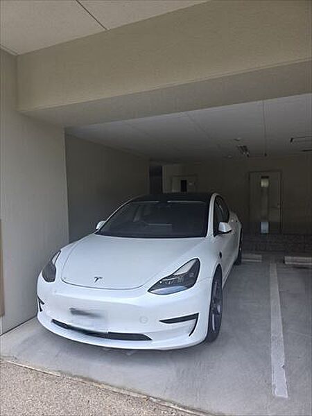 雨や日差しから車が守れる駐車スペースです◎
