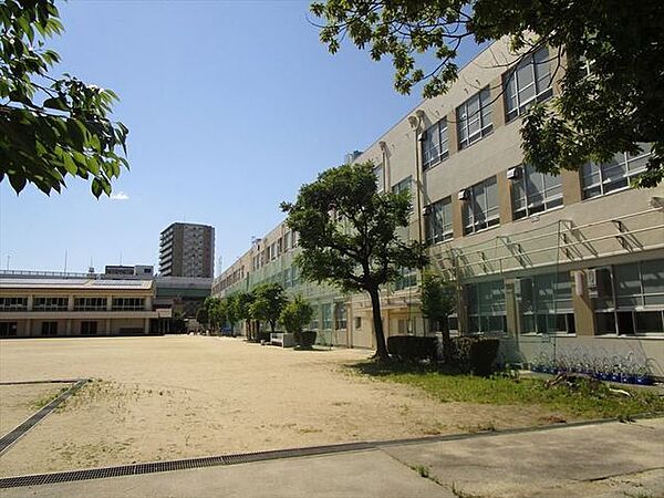 名古屋市立八熊小学校：【教育目標】未来に生きる力を育む八熊教育～確かな学力、しなやかな心、健やかな心身を身に付けた子どもの育成～学校だよりの更新率が高いので、お子様との会話の懸け橋になりそう…