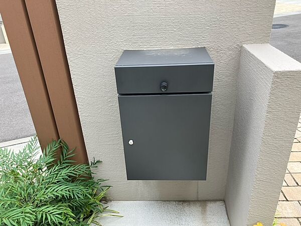 留守中でも宅配便が受け取れる宅配ボックス付