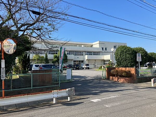 幸手市立上高野小学校　約230ｍ
