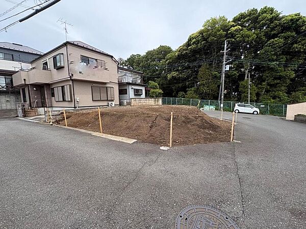 南西側前面道路から