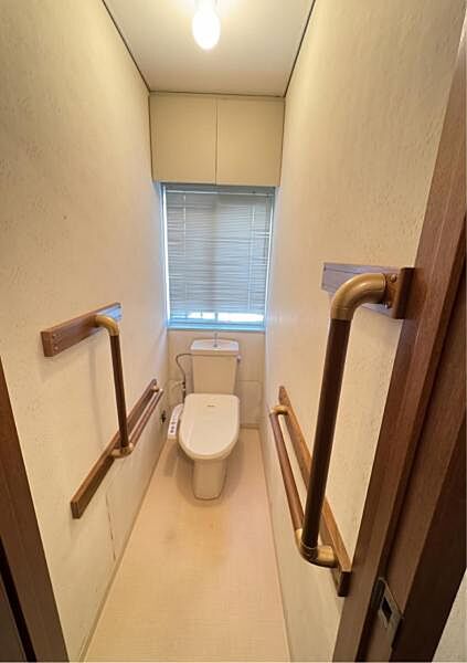 1階トイレです。（本画像は、AIによる家具消しサービスを使用しています。）