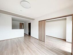 ルネ旭公園 3LDKのリビング/ダイニング