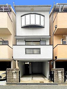 外観:平成6年12月建築 木・鉄筋コンクリート造4階建 令和7年12月末にリフォーム済みなので即入居可能です♪ 外観:平成6年12月建築 木・鉄筋コンクリート造4階建 令和7年12月末にリフォーム済みなので即入居可能です♪