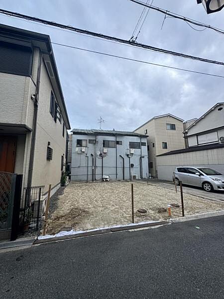 前面道路は交通量が少ない閑静な住宅地なのでお子様の通学なども安心です♪