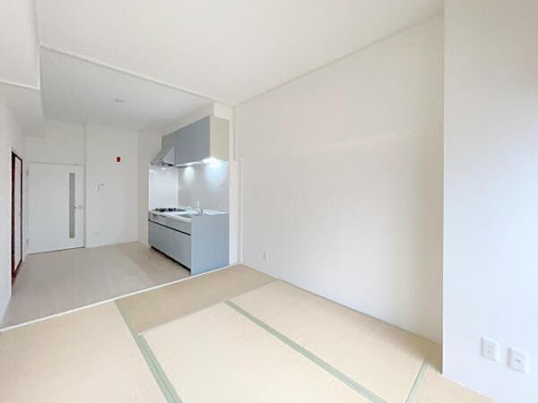 家族の食事や団らんのほか、子どもを遊ばせたり、友人を招いたりするLDKは住まいの中心です。長時間過ごす場所だからこそ、ほっと落ち着く安心感のある場所にしたいですよね。