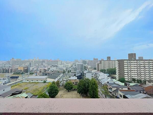美しい夜景が一望できる趣のある空間。日常生活の中にちょっとした非日常のような時間を♪明かりの灯る町並みを見ながら大切な家族との時間を噛みしめられます。