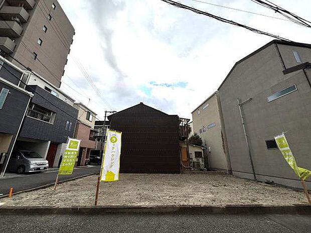 利便性豊かなエリアでの全2区画の分譲地。