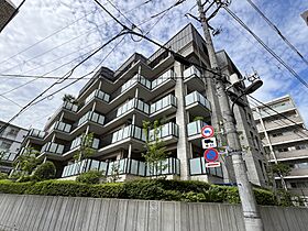 アダクストホーフ（ADAKUSUT　HOF） 105 ｜ 東京都新宿区住吉町4-15（賃貸マンション2LDK・1階・67.26㎡） その1