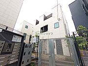 亀戸駅より徒歩8分 築9年4ヶ月 3階建の賃貸物件