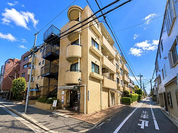 ～エクレール吉祥寺～最上階・角住戸の開放感ある住まい。豊かな採光と心地よい通風、独立性の高さが魅力の住空間です。
