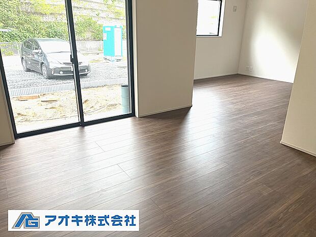 和室と連結しており、お子様と遊ぶにも広々スペースです♪