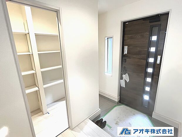 ブーツや長物のシューズも楽々収納可能♪