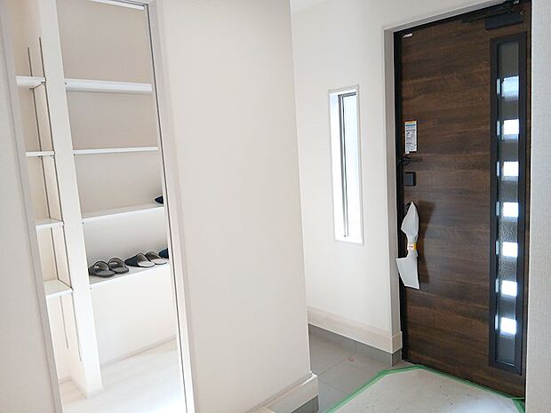 ブーツや長物のシューズも楽々収納可能♪