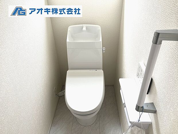 シンプル機能のシャワートイレです。