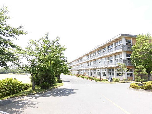 小美玉市立小川南中学校（462m）