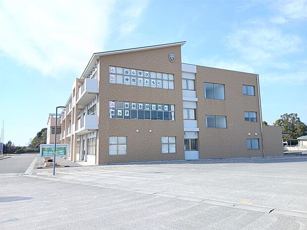 小美玉市立小川南小学校（467m）