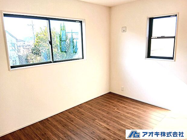 7.5帖の主寝室。南側に面しているので日当たり良好♪