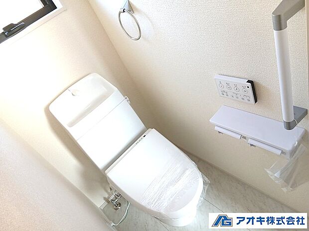 シンプル機能のシャワートイレです。