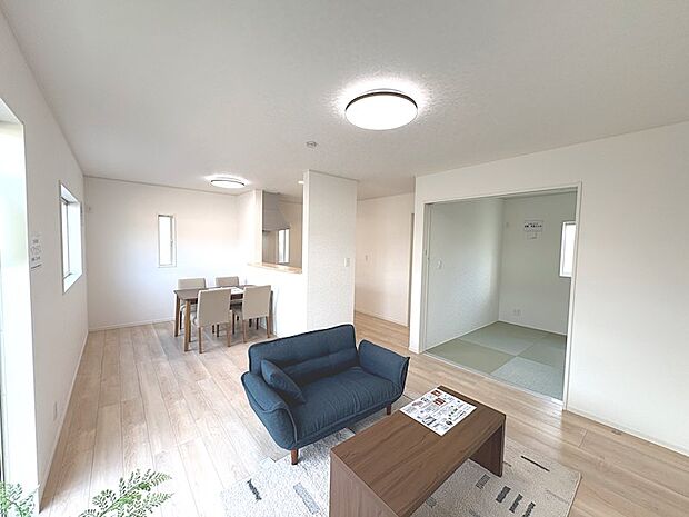 16帖の広々としたリビングが家族の団欒を弾ませます♪