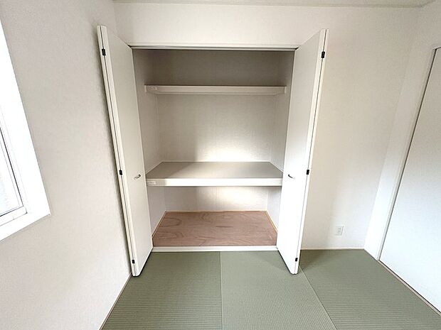来客様のお布団やお子さまのおもちゃ箱をしまうことが可能です♪