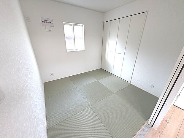 ●4.5帖の畳スペース　来客時や育児スペースとしてご活用ください。