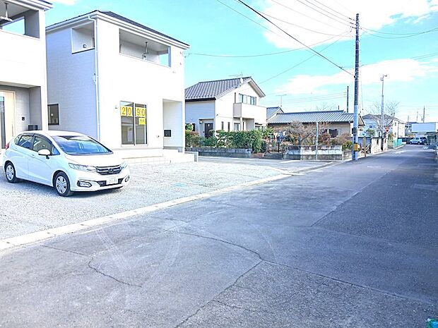 ●前面道路。6mの広々道路なので安心してバック駐車が出来ます♪