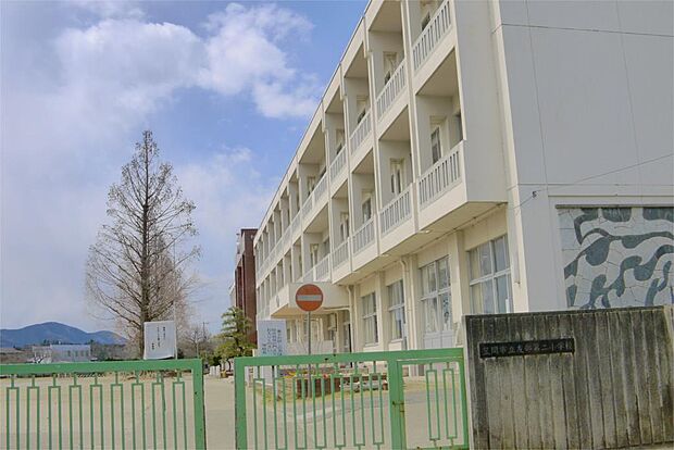 笠間市立友部第二小学校（1977m）